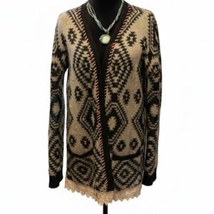 BKE CARDIGAN BOHEMIAN SOUTHWESTERN LONG SLEVEE SWEATER. SIZE M GOOD CONDITION